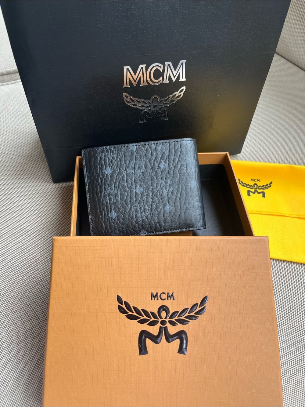 MCM Black Leather Bi-Fold wallet. 💯 authentic - Picture 7 of 10